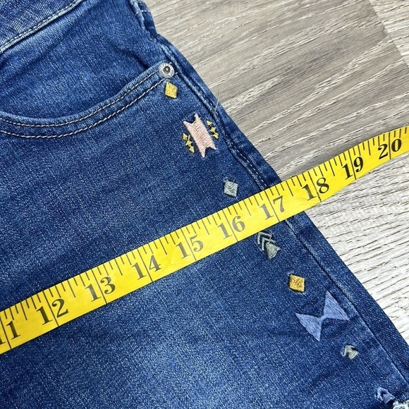 Lucky Brand Women’s The Roll Up Mid-Rise Blue Denim Shorts Size 2/26 - Picture 8 of 11